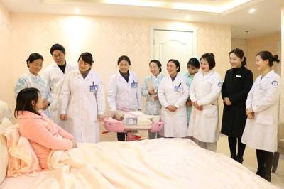 上萬元請月嫂還要提前半年約？不如來宜春仁德，體驗專業無憂的“月子女王”式母嬰護理